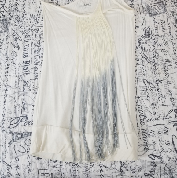 Cute shirt w/ tassel strings - Picture 2 of 3